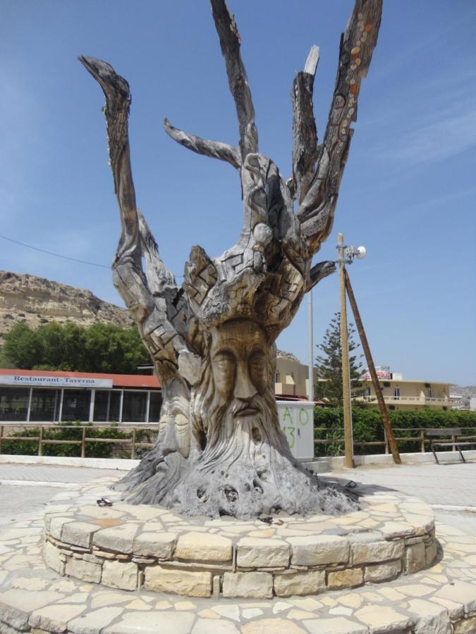 George - Near The Apartment Matala